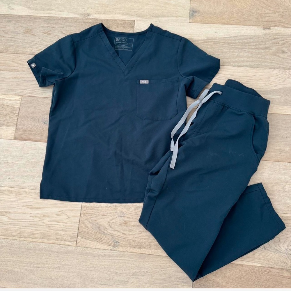 FIGS Navy Blue Scrub Set